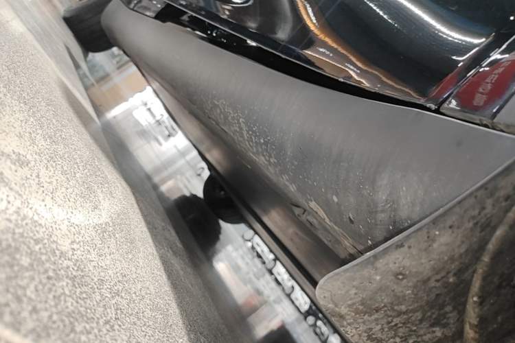 Used Tesla Model Y 2024 Rear-Wheel-Drive Version Right Side Sill