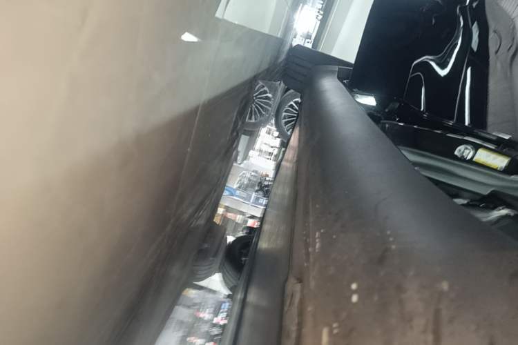 Used Tesla Model Y 2024 Rear-Wheel-Drive Version Right Side Sill