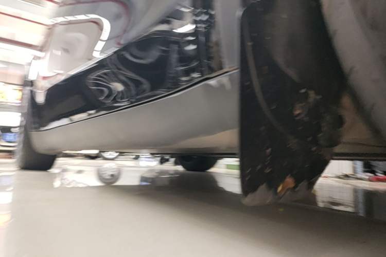 Used Tesla Model Y 2024 Rear-Wheel-Drive Version Right Side Sill