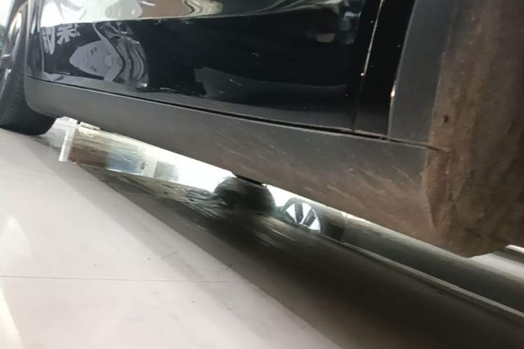 Used Tesla Model Y 2024 Rear-Wheel-Drive Version Right Side Sill