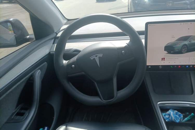 Used Tesla Model Y 2024 Long-Range All-Wheel-Drive Version Steering Wheel