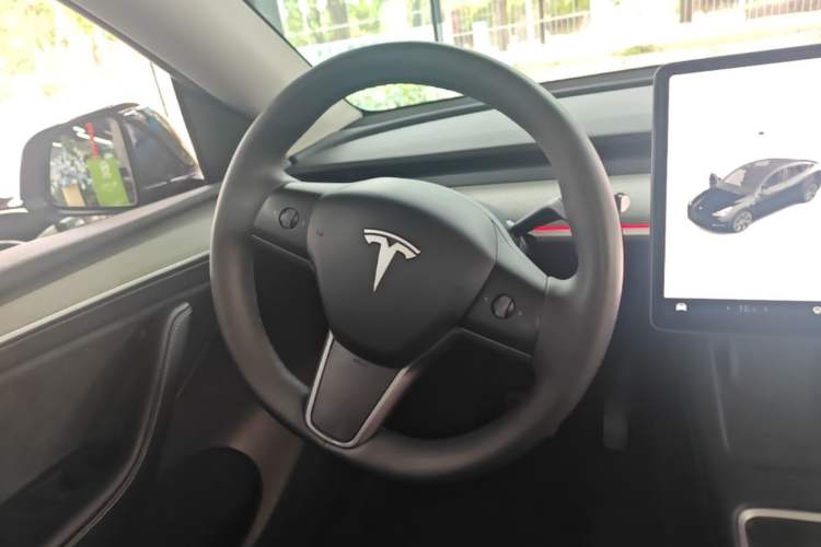 Used Tesla Model Y 2024 Rear-Wheel-Drive Version Steering Wheel
