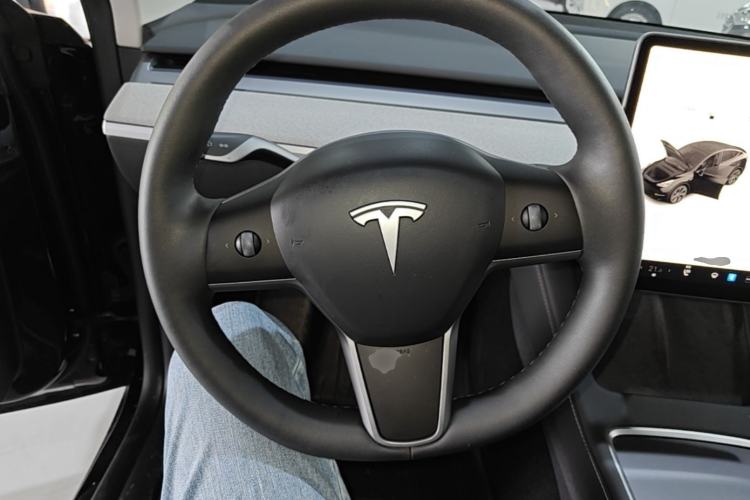 Used Tesla Model Y 2024 Rear-Wheel-Drive Version Steering Wheel
