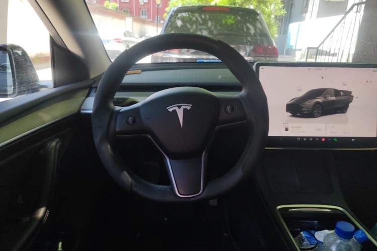 Used Tesla Model Y 2024 Long-Range All-Wheel-Drive Version Steering Wheel