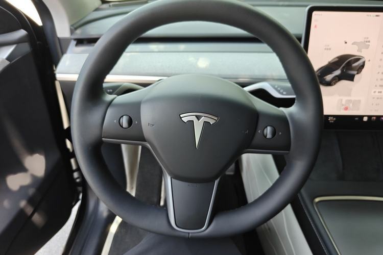 Used Tesla Model Y 2024 Long-Range All-Wheel-Drive Version Steering Wheel