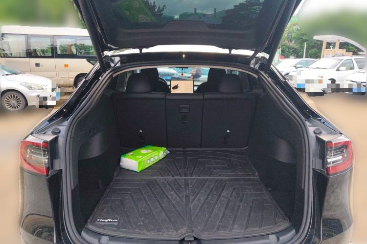 Used Tesla Model Y 2024 Long-Range All-Wheel-Drive Version Trunk
