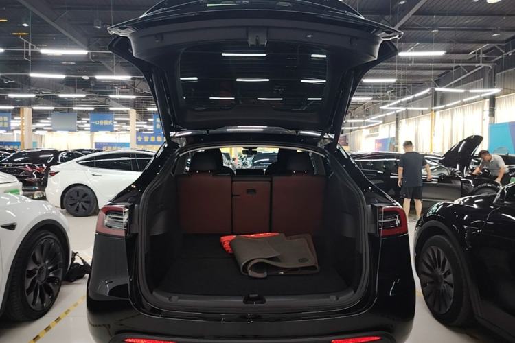 Used Tesla Model Y 2024 Long-Range All-Wheel-Drive Version Trunk