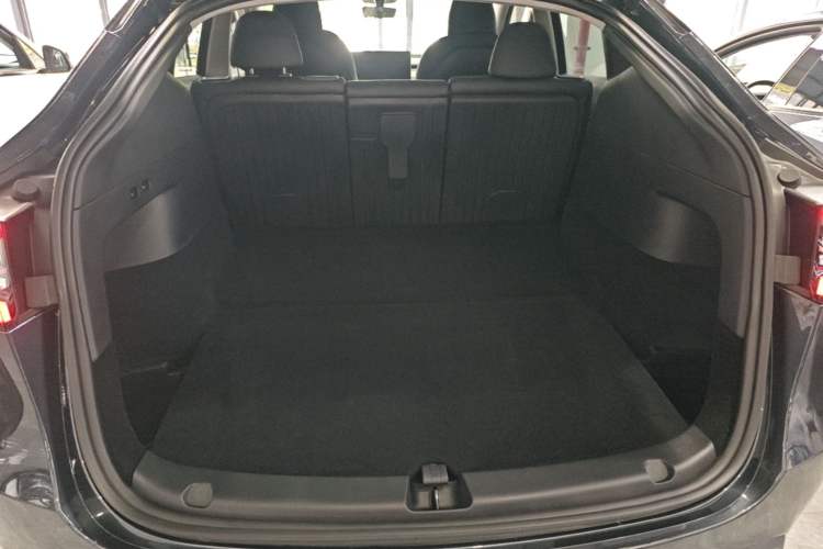 Used Tesla Model Y 2024 Rear-Wheel-Drive Version Trunk