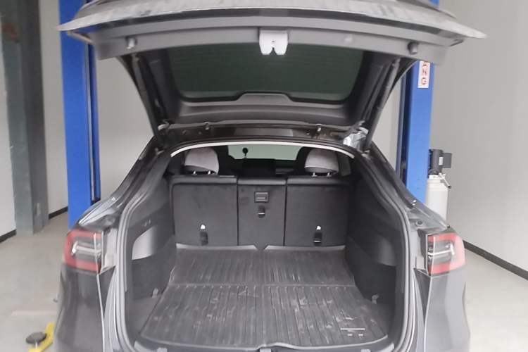Used Tesla Model Y 2024 Rear-Wheel-Drive Version Trunk