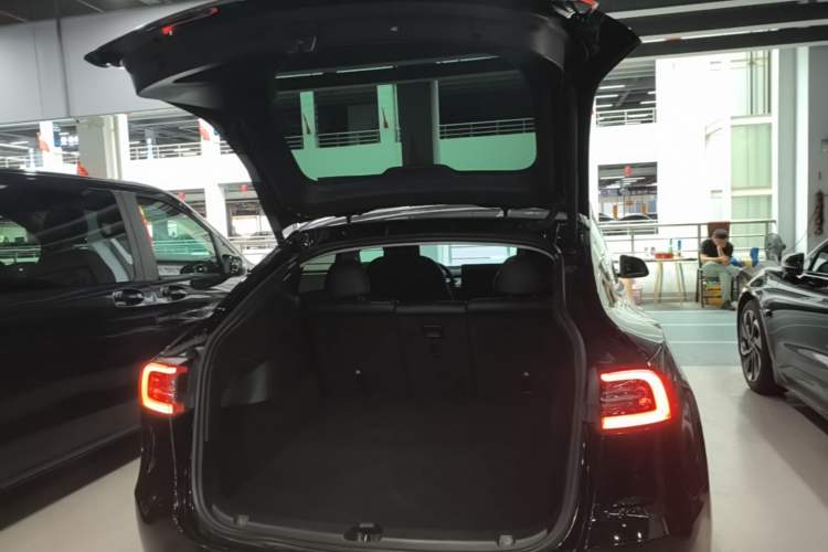 Used Tesla Model Y 2024 Rear-Wheel-Drive Version Trunk