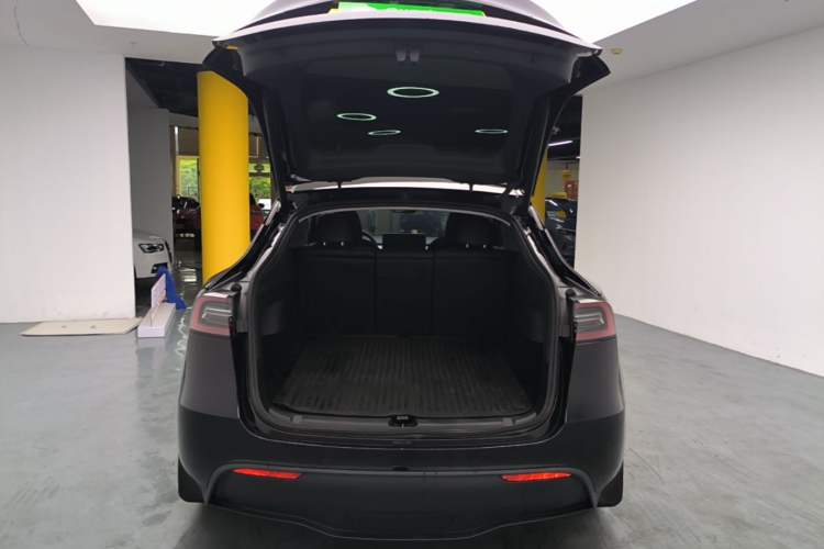Used Tesla Model Y 2024 Rear-Wheel-Drive Version Trunk