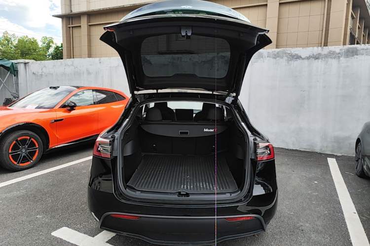 Used Tesla Model Y 2024 Long-Range All-Wheel-Drive Version Trunk