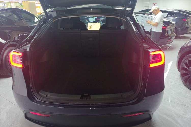 Used Tesla Model Y 2024 Rear-Wheel-Drive Version Trunk