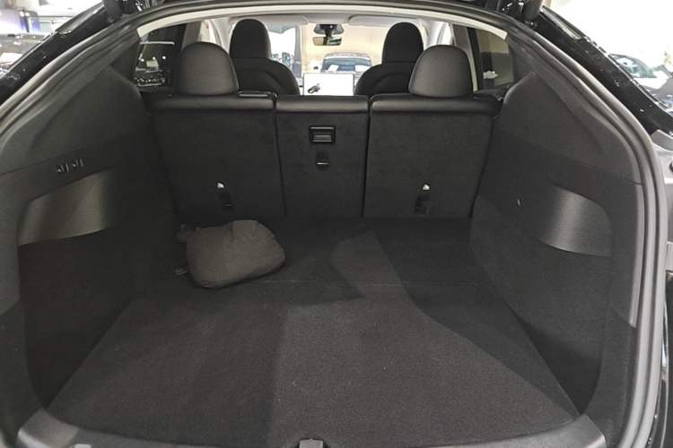 Used Tesla Model Y 2024 Rear-Wheel-Drive Version Trunk