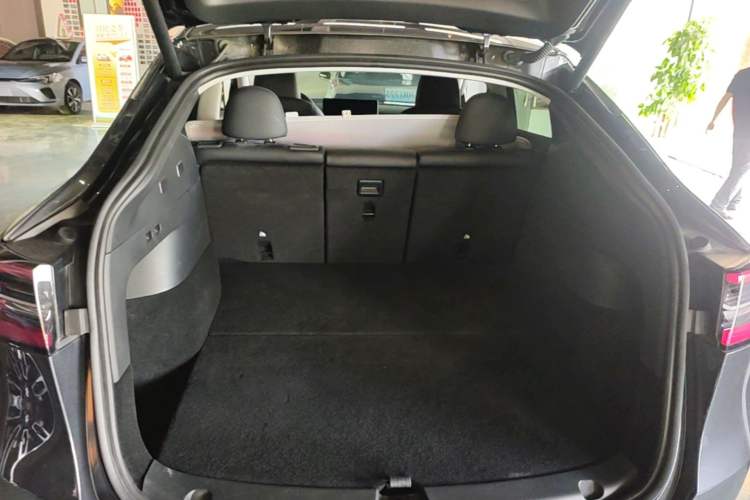 Used Tesla Model Y 2024 Long-Range All-Wheel-Drive Version Trunk