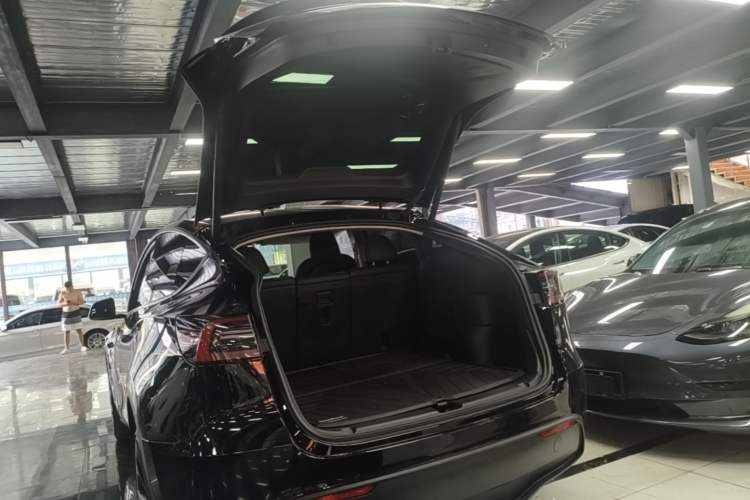 Used Tesla Model Y 2024 Long-Range All-Wheel-Drive Version Trunk