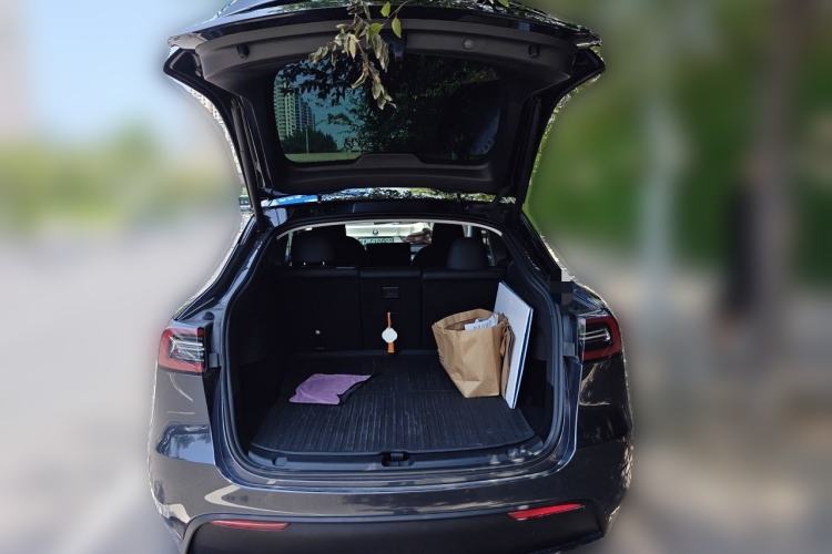 Used Tesla Model Y 2024 Long-Range All-Wheel-Drive Version Trunk