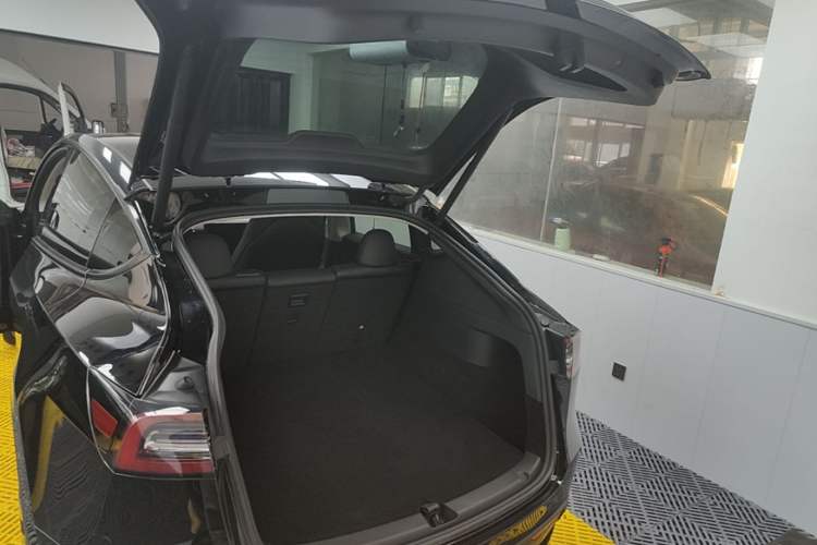 Used Tesla Model Y 2024 Rear-Wheel-Drive Version Trunk
