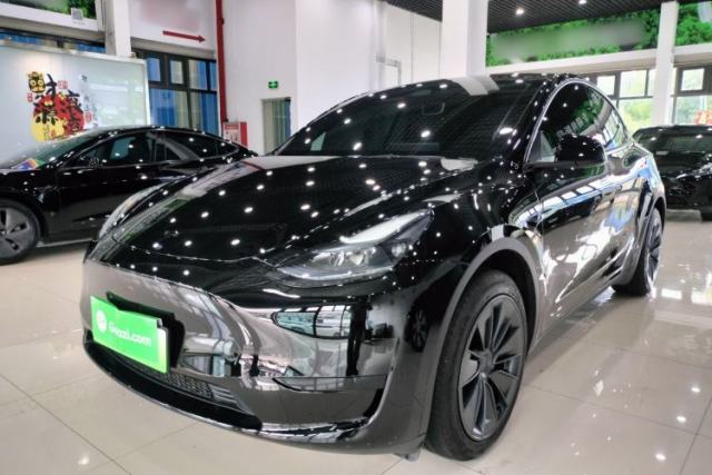 Ojetý Tesla Model Y 2024 Rear-Wheel-Drive Version