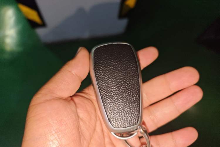 Used Tesla Model Y 2024 Rear-Wheel-Drive Version Vehicle Key
