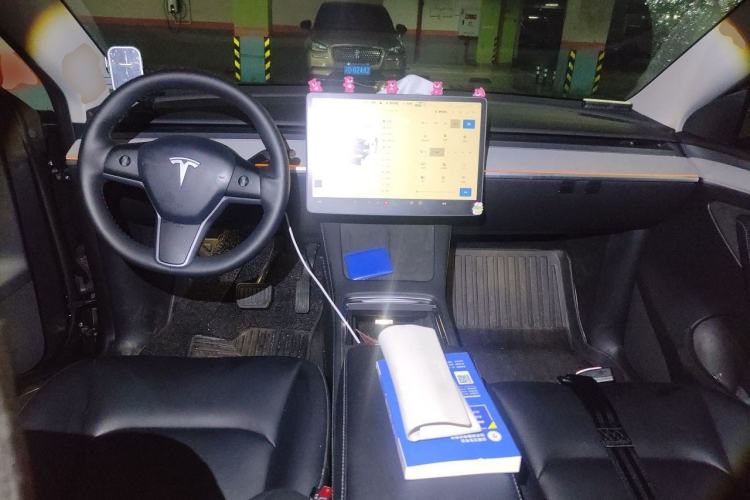 Used Tesla Model Y 2024 Rear-Wheel-Drive Version Center Console