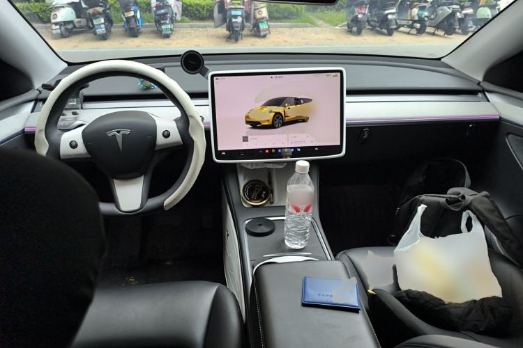 Used Tesla Model Y 2024 Rear-Wheel-Drive Version Center Console