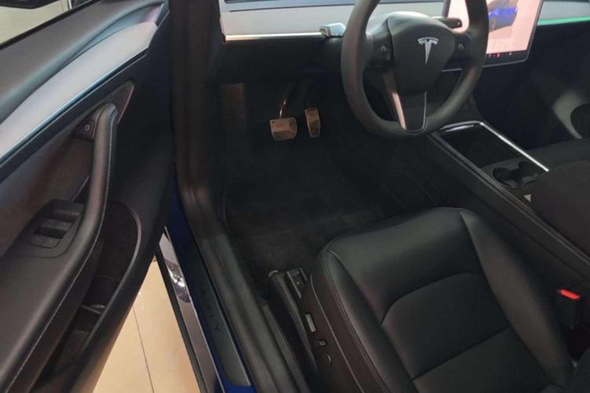 Used Tesla Model Y 2024 Long-Range All-Wheel-Drive Version Driver Seat