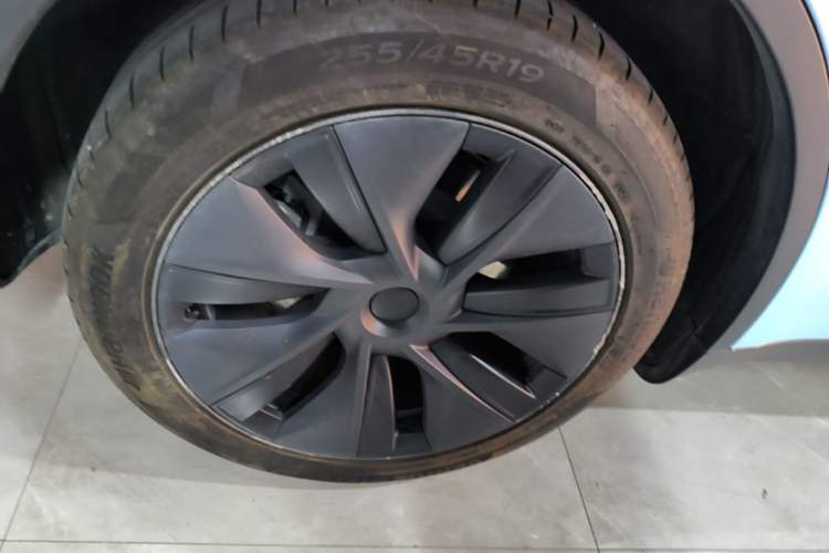Used Tesla Model Y 2024 Long-Range All-Wheel-Drive Version Exterior 5