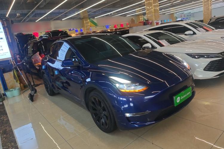 Used Tesla Model Y 2024 Long-Range All-Wheel-Drive Version Front Right 45 Deg