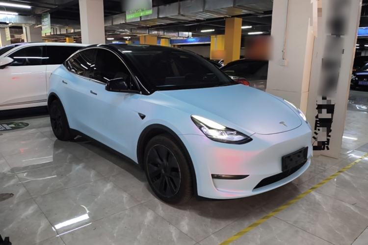 Used Tesla Model Y 2024 Long-Range All-Wheel-Drive Version Front Right 45 Deg