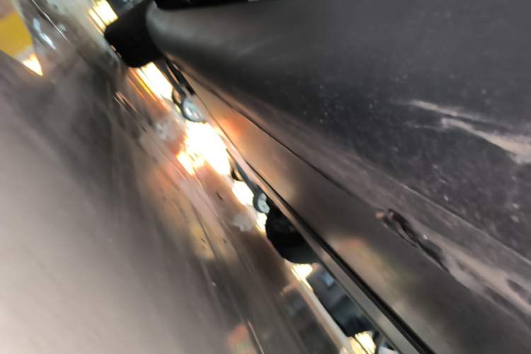 Used Tesla Model Y 2024 Long-Range All-Wheel-Drive Version Left Side Sill