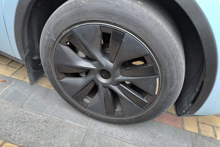 Used Tesla Model Y 2024 Rear-Wheel-Drive Version Right Front Wheel Hub