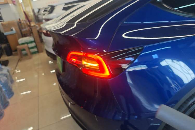 Used Tesla Model Y 2024 Long-Range All-Wheel-Drive Version Right Rear Taillight