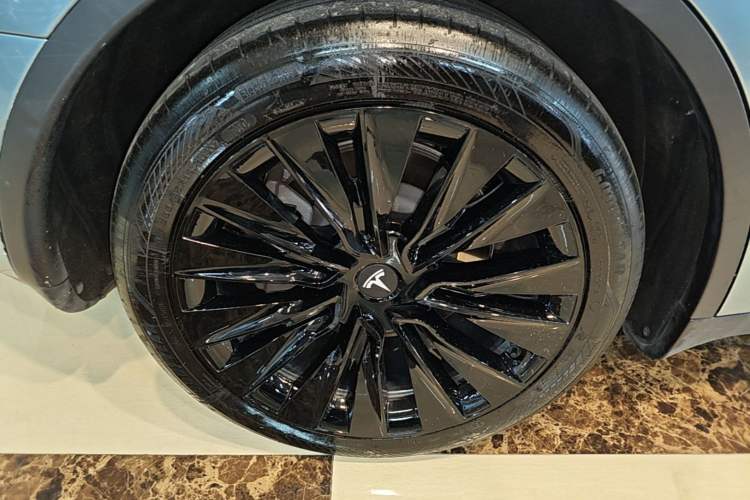 Used Tesla Model Y 2024 Rear-Wheel-Drive Version Right Rear Wheel Hub