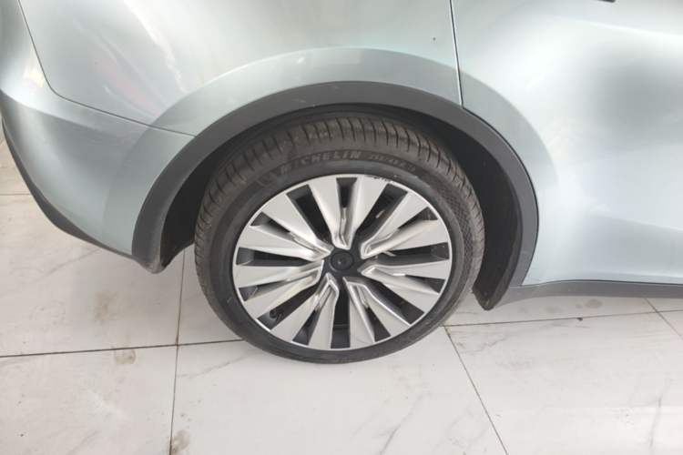 Used Tesla Model Y 2024 Rear-Wheel-Drive Version Right Rear Wheel Hub