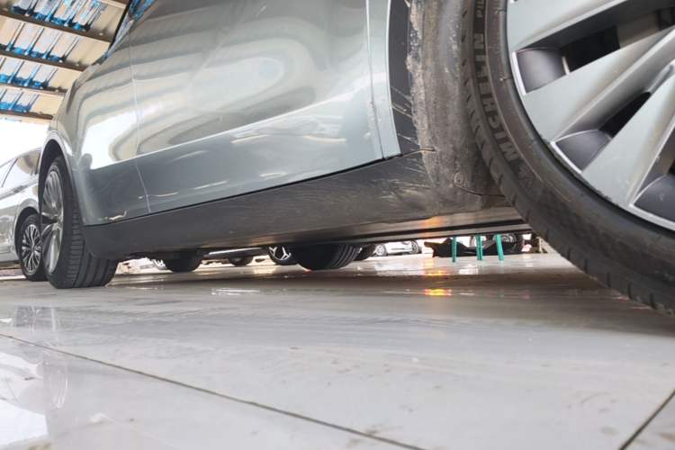 Used Tesla Model Y 2024 Rear-Wheel-Drive Version Right Side Sill