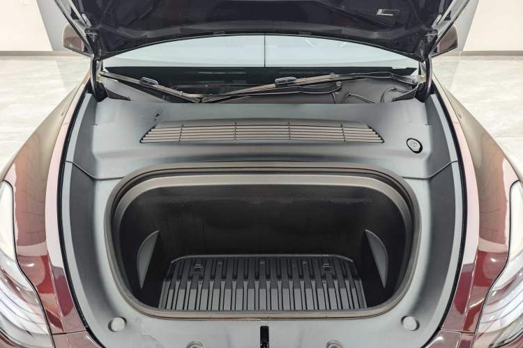Used Tesla Model Y 2024 Rear-Wheel-Drive Version Engine Bay