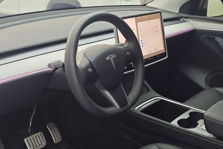 Used Tesla Model Y 2024 Rear-Wheel-Drive Version Interior 1
