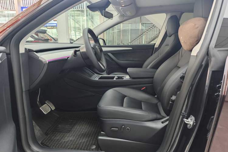 Used Tesla Model Y 2024 Rear-Wheel-Drive Version Interior 6