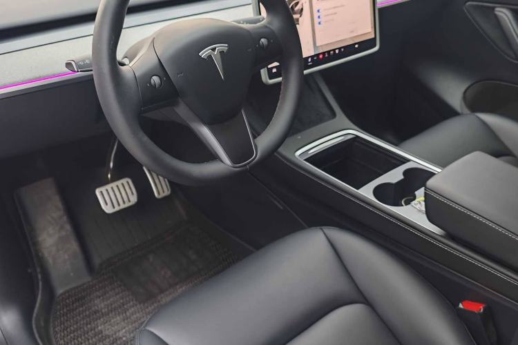 Used Tesla Model Y 2024 Rear-Wheel-Drive Version Interior 7