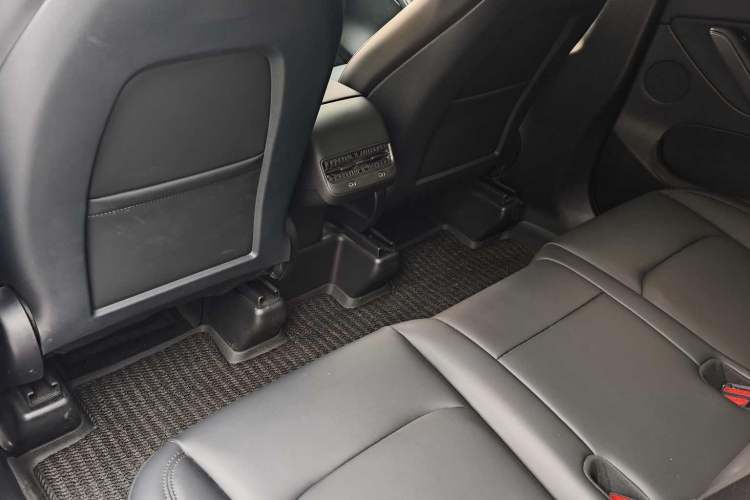 Used Tesla Model Y 2024 Rear-Wheel-Drive Version Interior 9