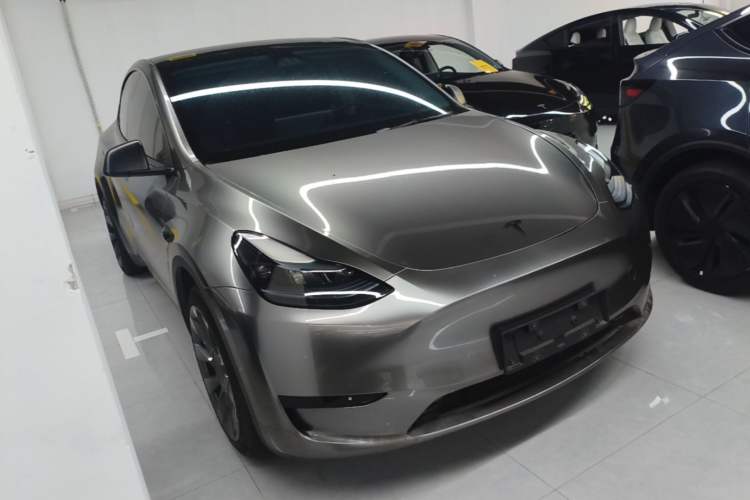 Used Tesla Model Y 2024 Rear-Wheel-Drive Version Front Right 45 Deg