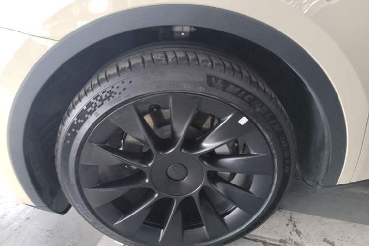 Used Tesla Model Y 2024 Rear-Wheel-Drive Version Left Front Wheel Hub