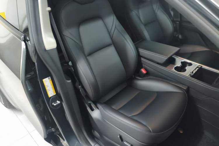 Used Tesla Model Y 2024 Rear-Wheel-Drive Version Right Front Seat