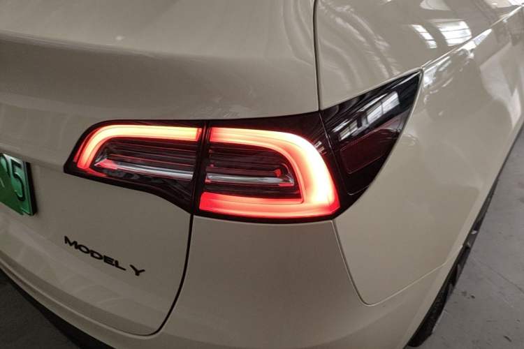Used Tesla Model Y 2024 Rear-Wheel-Drive Version Right Rear Taillight