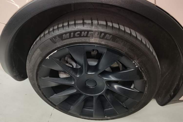 Used Tesla Model Y 2024 Rear-Wheel-Drive Version Right Rear Wheel Hub