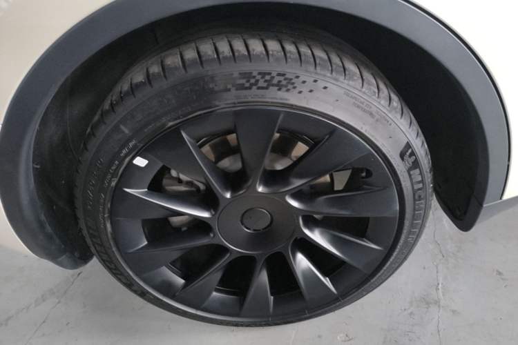 Used Tesla Model Y 2024 Rear-Wheel-Drive Version Right Rear Wheel Hub