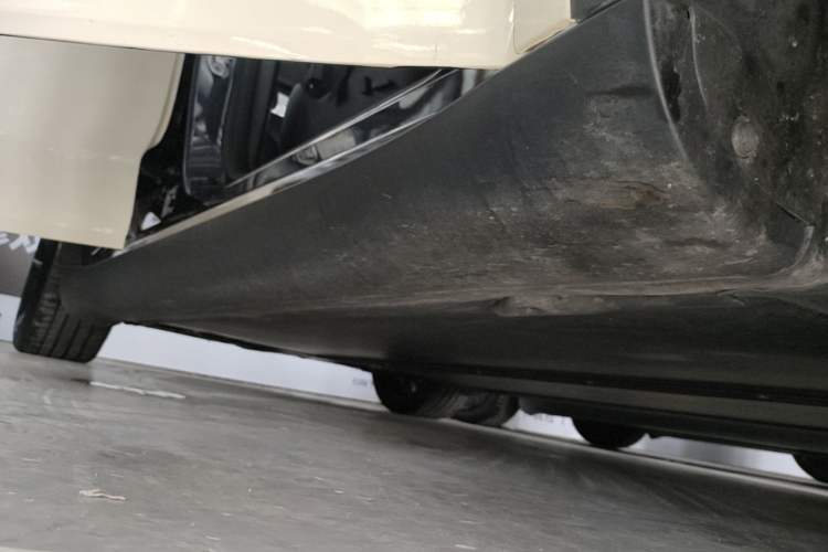 Used Tesla Model Y 2024 Rear-Wheel-Drive Version Right Side Sill