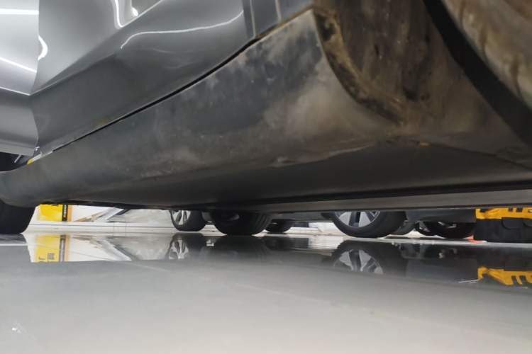 Used Tesla Model Y 2024 Rear-Wheel-Drive Version Right Side Sill