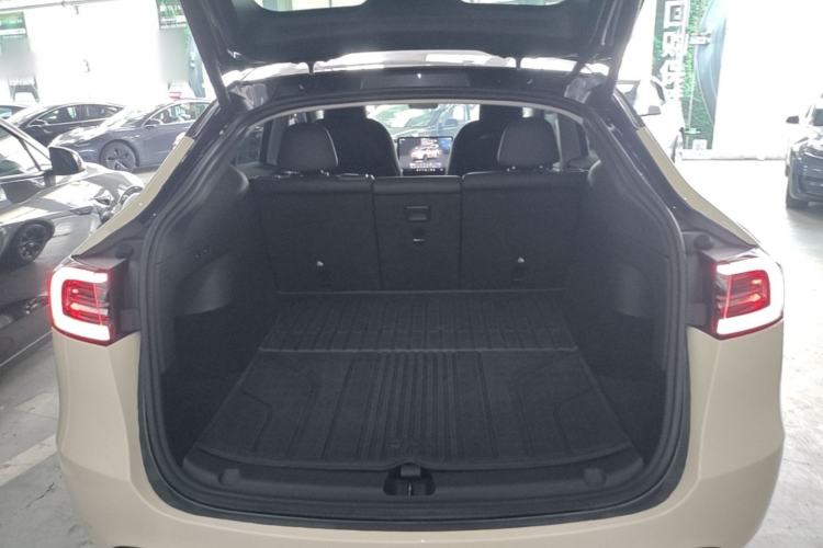 Used Tesla Model Y 2024 Rear-Wheel-Drive Version Trunk